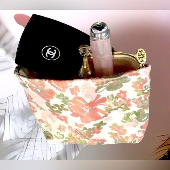 TORY BURCH COSMETIC BAG POUCH WIYH GOLD CHARM - Picture 1 of 4